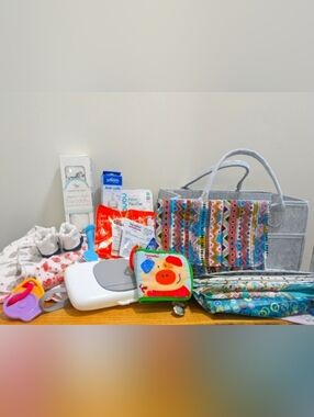 Baby Essentials Bundle Caddy,‎ Blankets, Bottle, Pacifier, Samples For a Girl